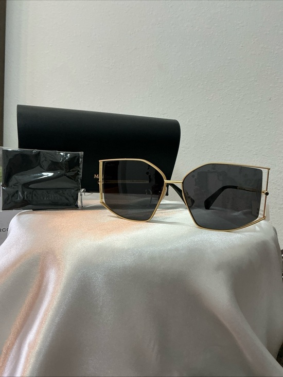 NIB MaxMara Gold Frame Black Lens Sunglasses MM0142 59-15-135 main image 6
